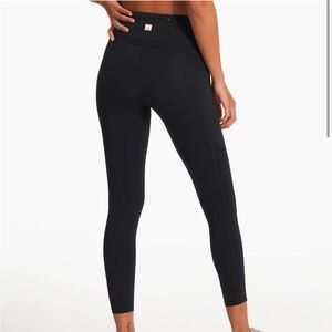 Vuori Stride Black Leggings w/ Pockets